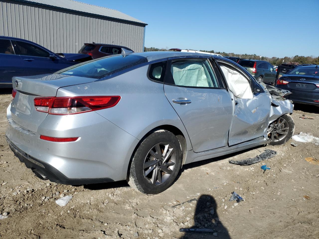 2020 KIA Optima VIN 5XXGT4L3XLG381748 Copart auction photo, side / front end damage thumbnail 3