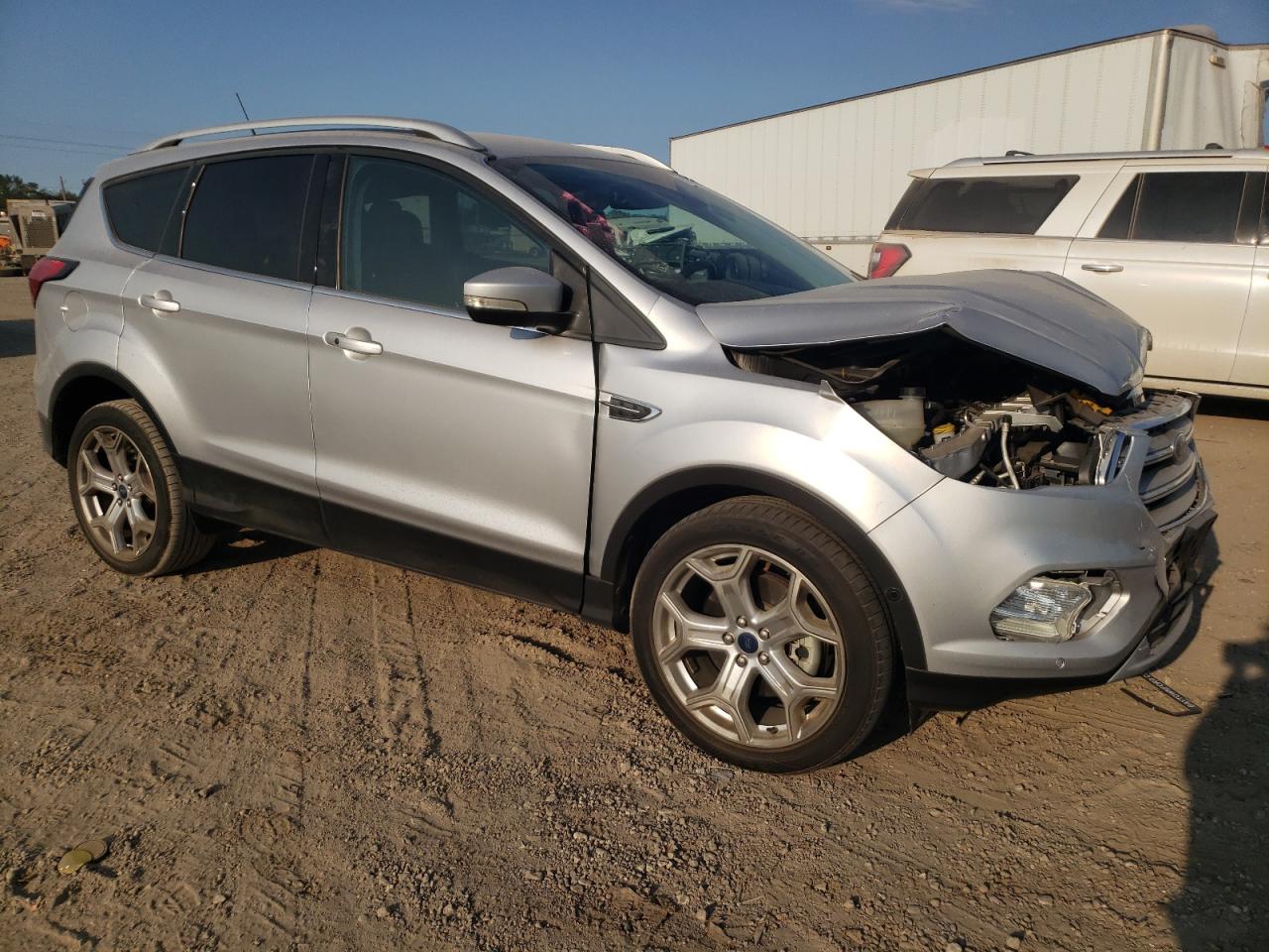 2019 Ford Escape VIN 1FMCU0J98KUA78936 Copart auction photo, front end / minor dent/scratches damage thumbnail 4