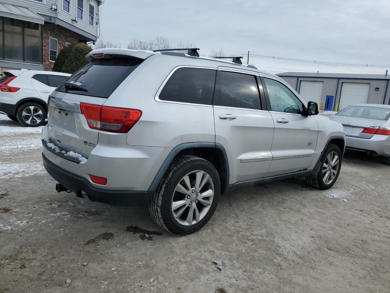 2011 Jeep Grand Cherokee VIN 1J4RR4GT5BC647400 Copart auction photo, minor dent/scratches damage thumbnail 3