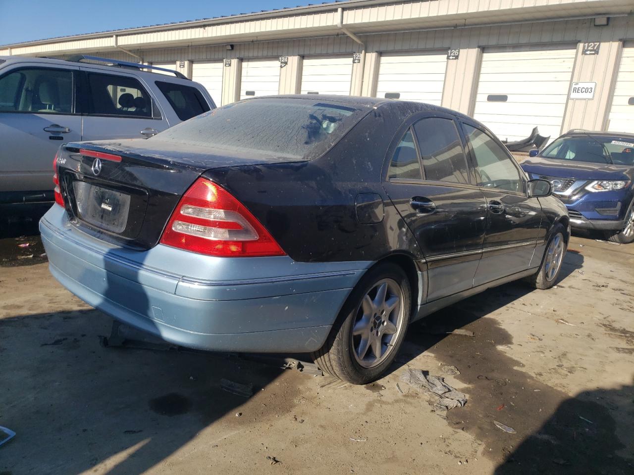 2004 Mercedes-Benz C-klasse VIN WDBRF61J74E015280 Copart auction photo, front end / minor dent/scratches damage thumbnail 3