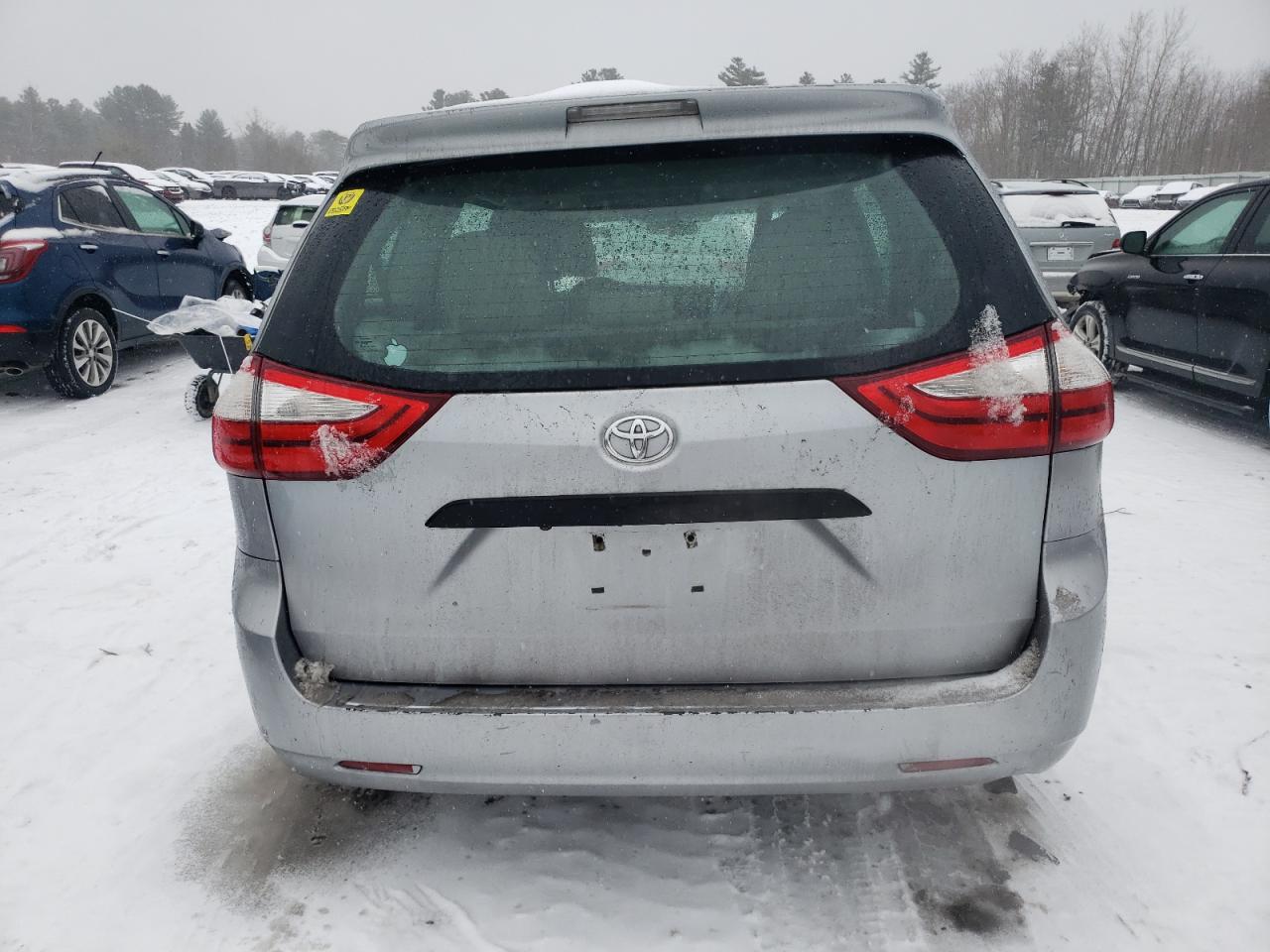 2015 Toyota Sienna VIN 5TDZK3DC0FS542129 Copart auction photo, front end / side damage thumbnail 6