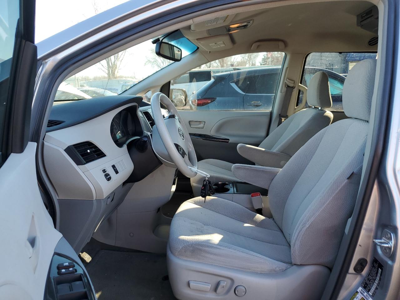 2013 Toyota Sienna VIN 5TDKK3DC0DS401768 Copart auction photo, front end / vandalism damage thumbnail 7
