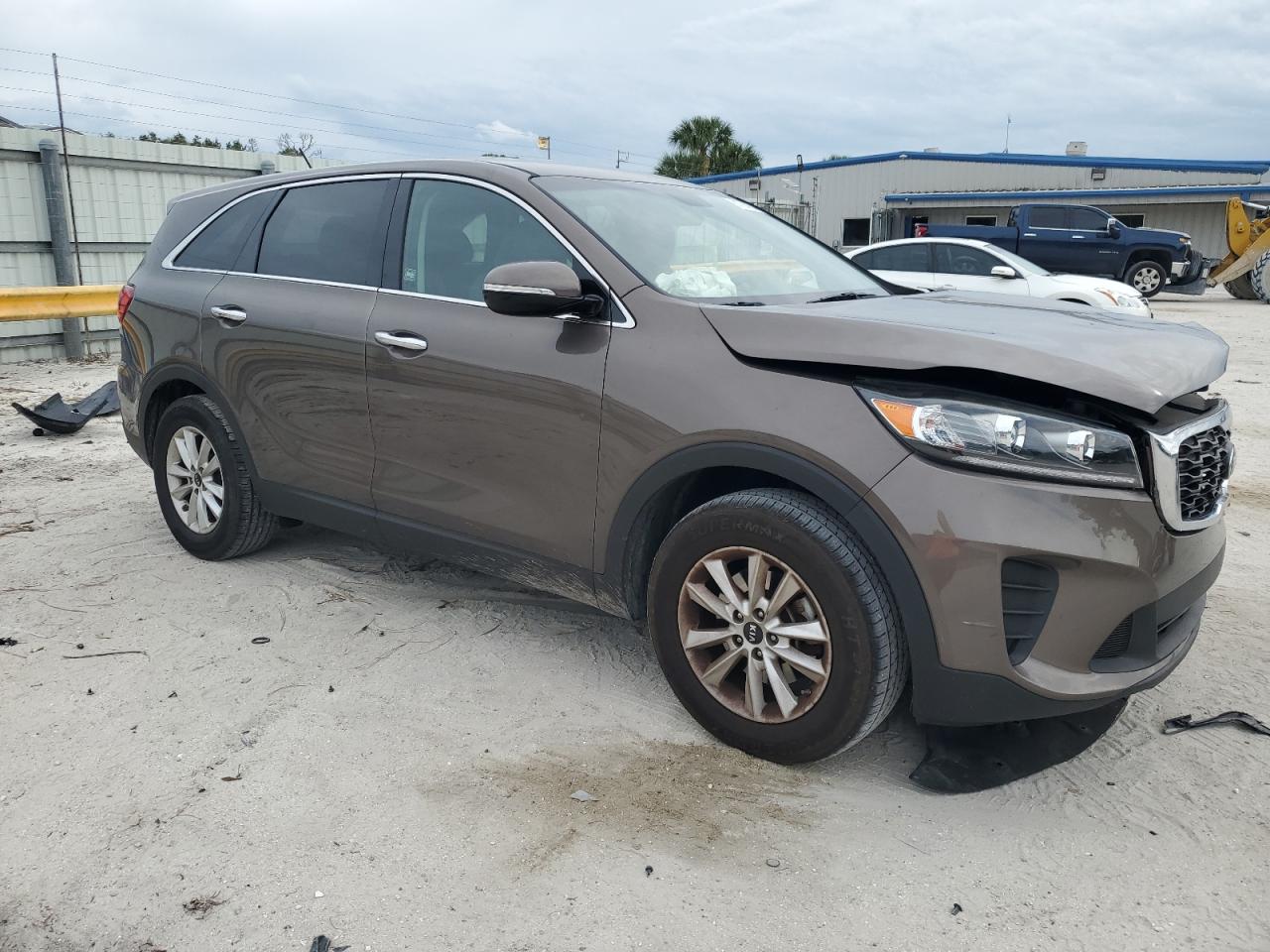 2019 KIA Sorento VIN 5XYPG4A31KG508713 Copart auction photo, front end / minor dent/scratches damage thumbnail 4