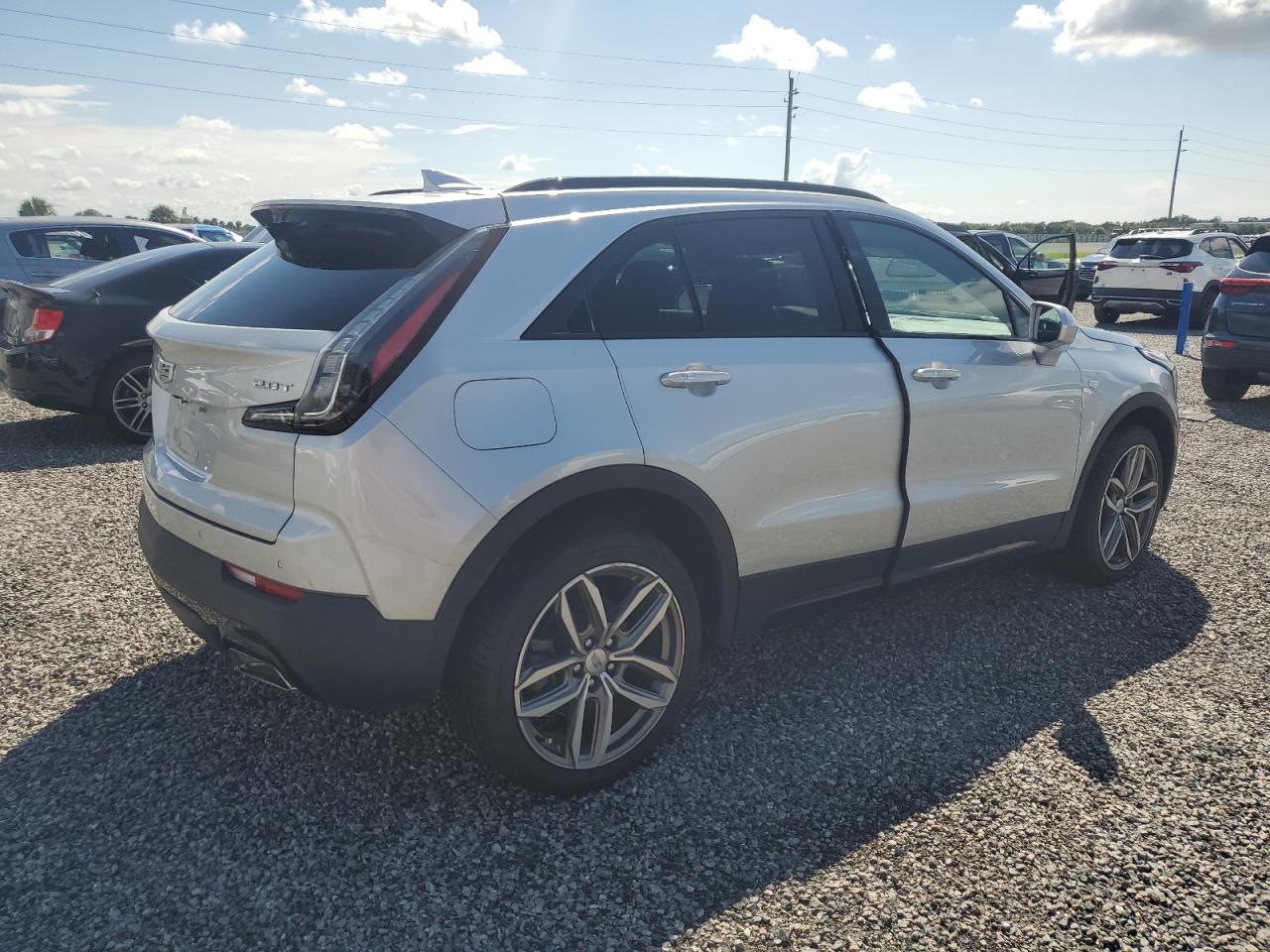 2019 Cadillac XT4 VIN 1GYFZER48KF182740 Copart auction photo, water/flood damage thumbnail 3