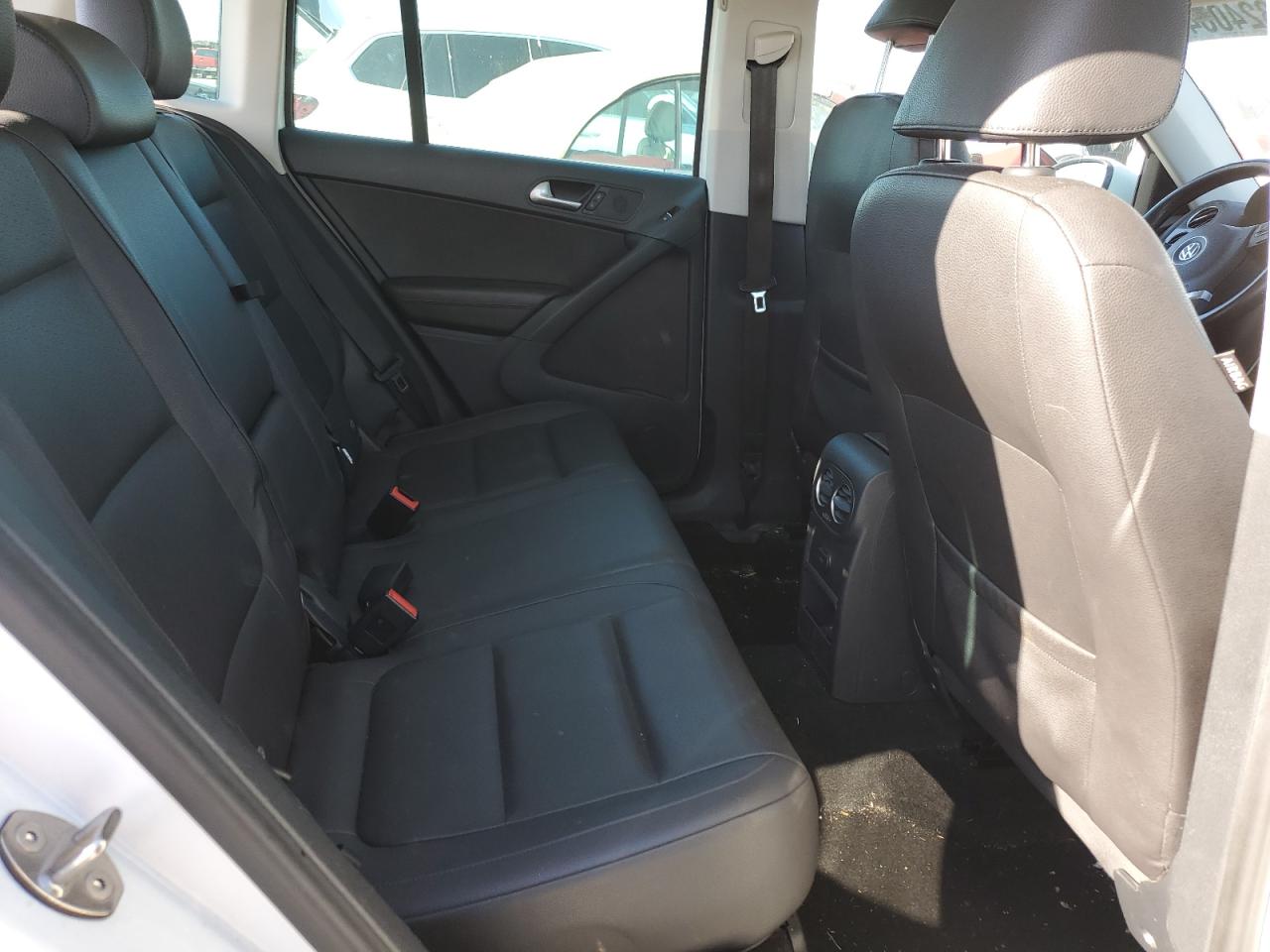 2016 Volkswagen Tiguan VIN WVGBV7AX3GW577011 Copart auction photo, all over damage thumbnail 11