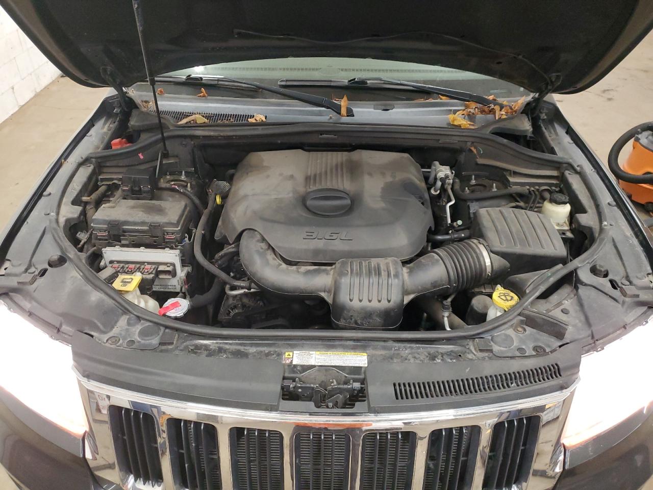 2011 Jeep Grand Cherokee VIN 1J4RR4GG2BC705577 Copart auction photo, side / hail damage thumbnail 12