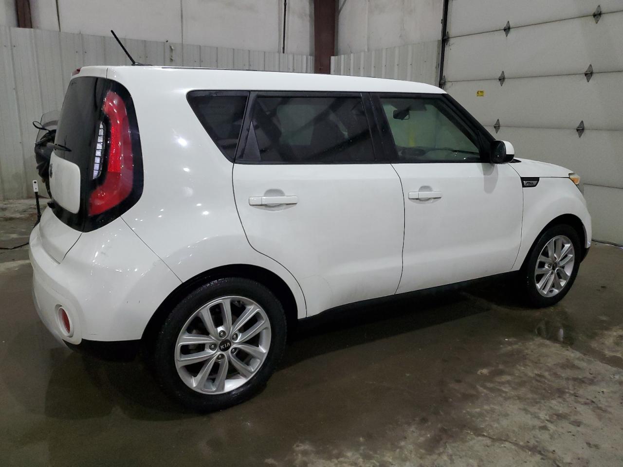 2017 KIA Soul VIN KNDJP3A5XH7419570 Copart auction photo, front end damage thumbnail 3