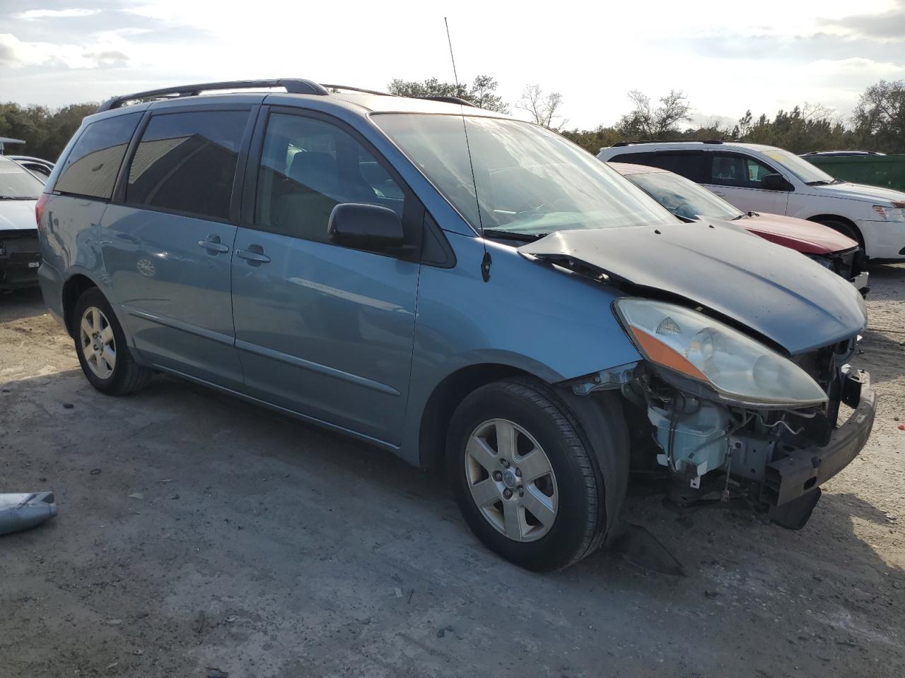 2007 Toyota Sienna VIN 5TDZK23C87S021155 Copart auction photo, front end damage thumbnail 4