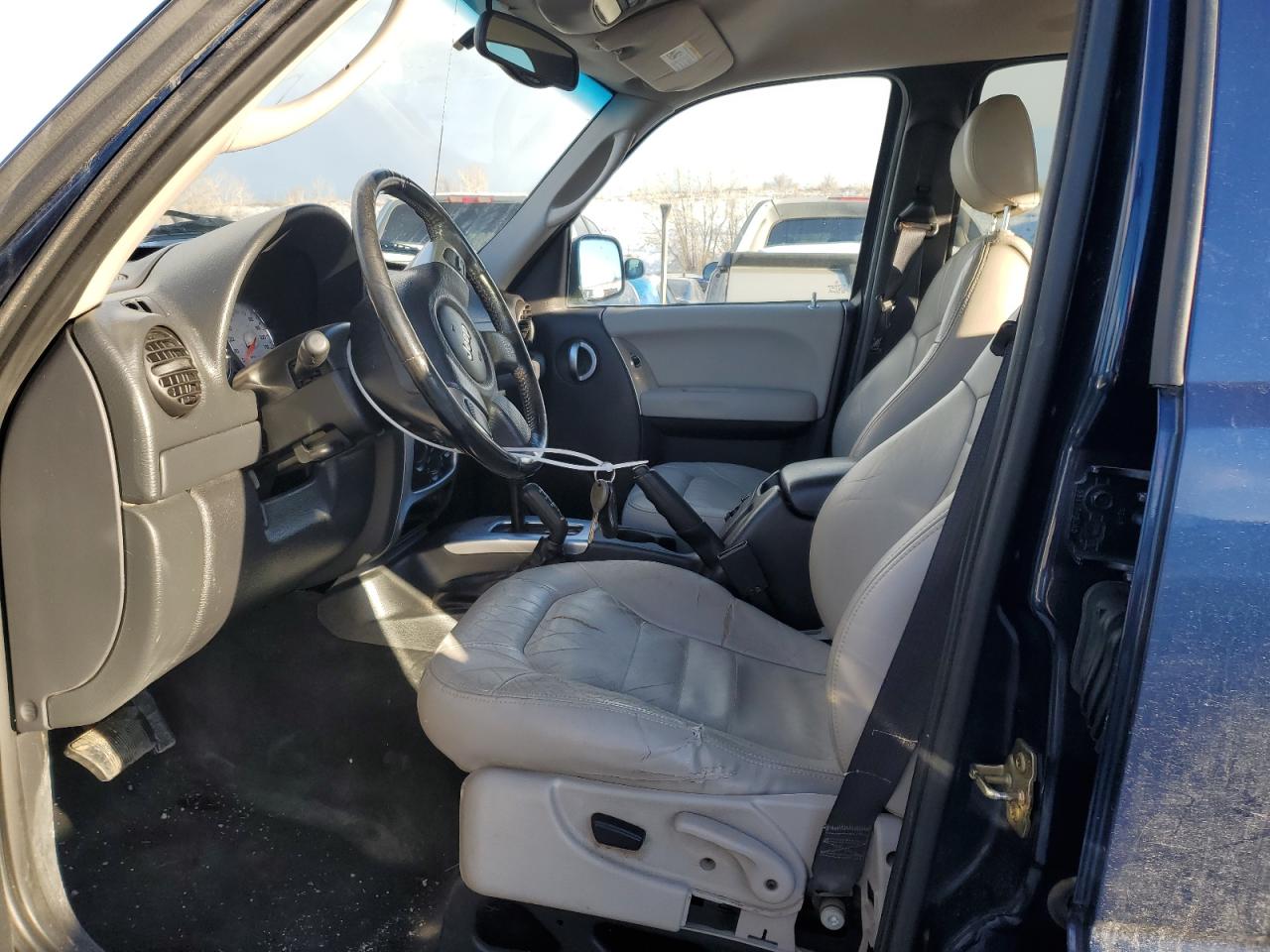 2004 Jeep Liberty (North America) VIN 1J4GL58K14W120119 Copart auction photo, rear end / front end damage thumbnail 7