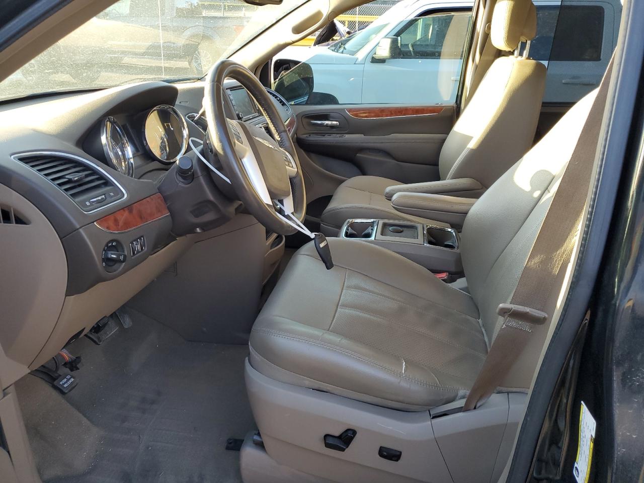 2015 Chrysler Town & Country VIN 2C4RC1CG8FR547139 Copart auction photo, side / front end damage thumbnail 7
