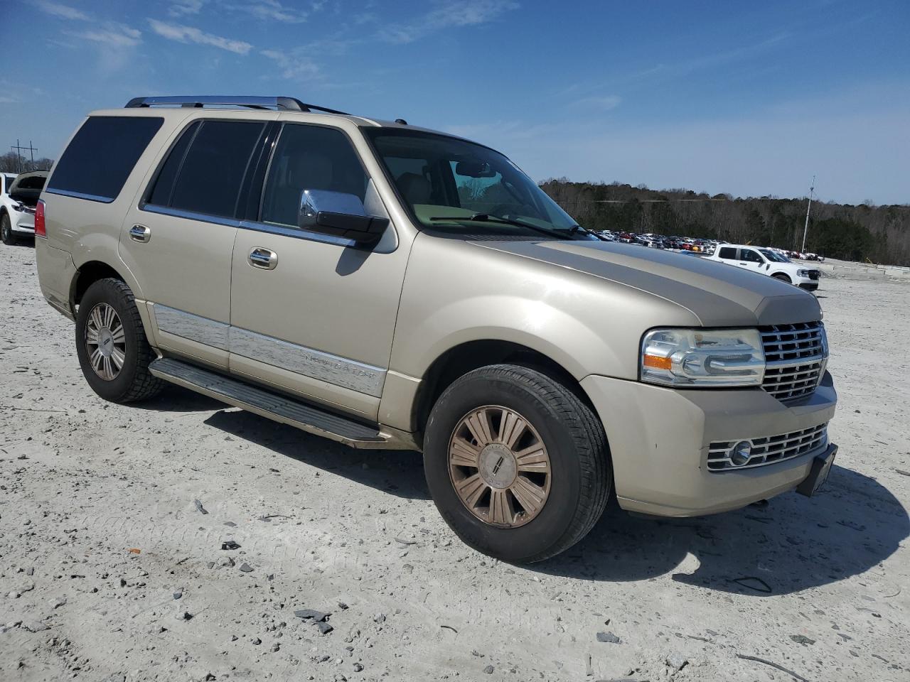 2007 Lincoln Navigator VIN 5LMFU27577LJ03588 Copart auction photo, side / rear end damage thumbnail 4
