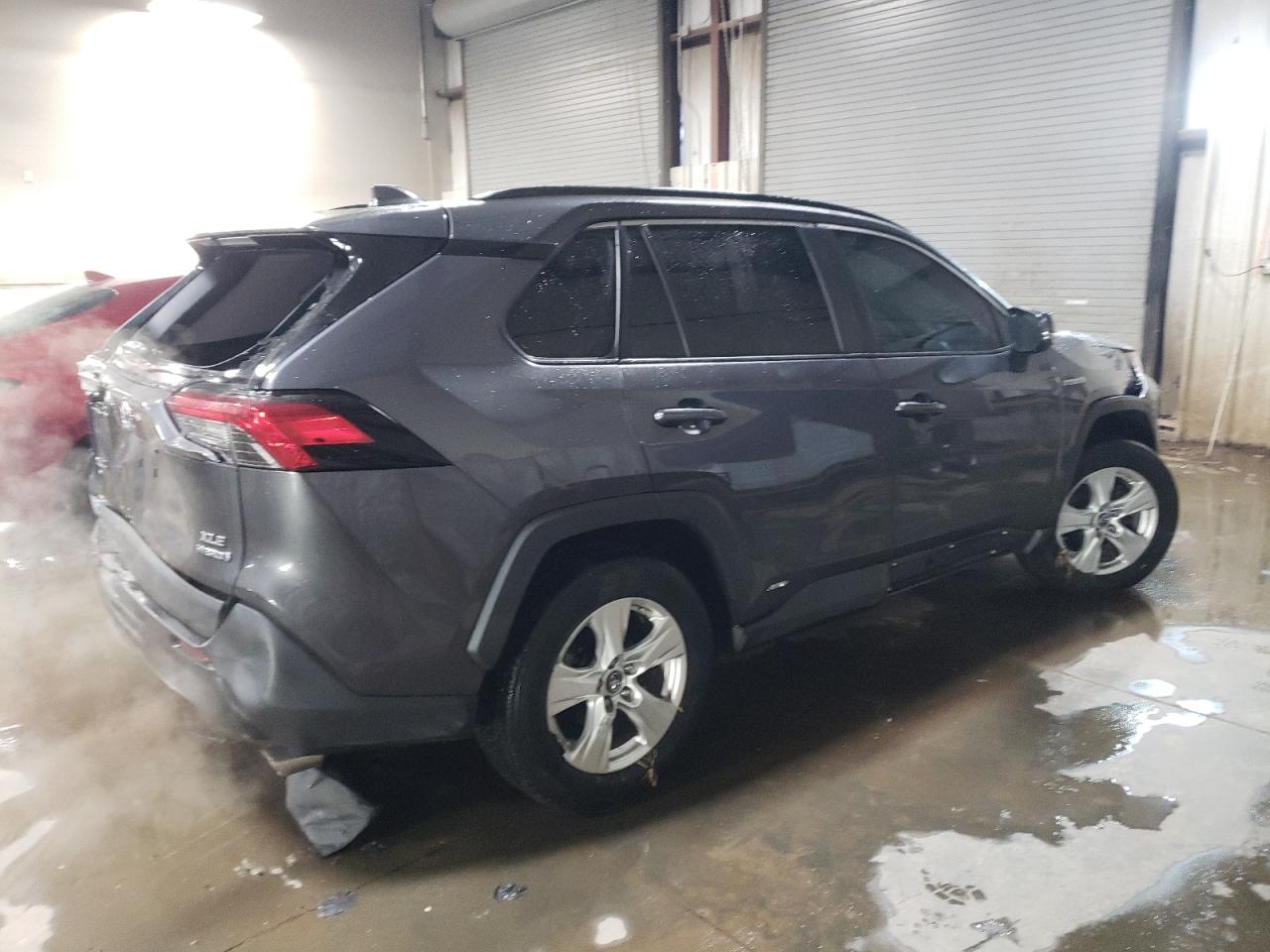 2019 Toyota RAV 4 VIN 2T3RWRFV6KW016540 Copart auction photo, rear end damage thumbnail 3