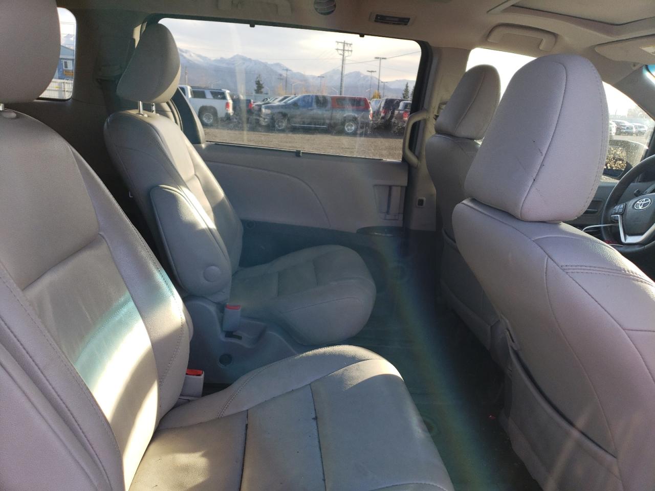 2017 Toyota Sienna VIN 5TDDZ3DC7HS155697 Copart auction photo, side / front end damage thumbnail 11