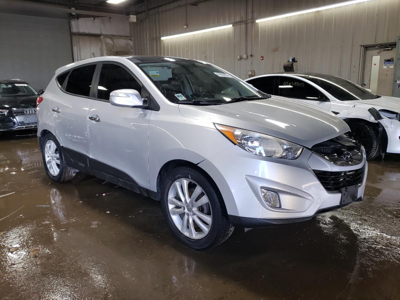 2011 Hyundai Tucson VIN KM8JU3ACXBU276079 Copart auction photo, front end / side damage thumbnail 4