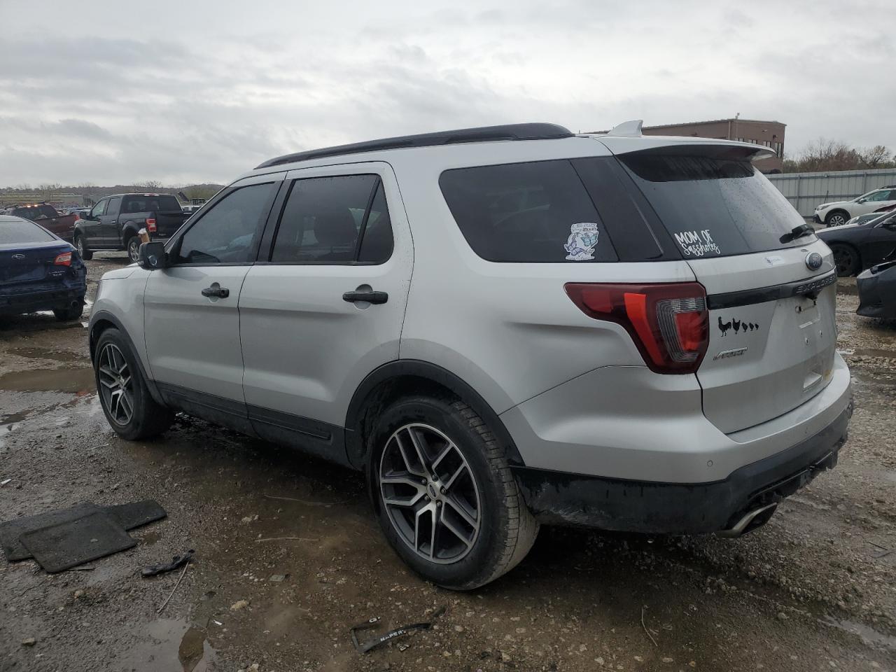 2016 Ford Explorer VIN 1FM5K8GT1GGB95540 Copart auction photo, minor dent/scratches damage thumbnail 2