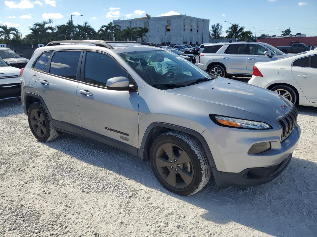 2016 Jeep Grand Cherokee VIN 1C4PJLCB2GW319272 Copart auction photo, minor dent/scratches damage thumbnail 4