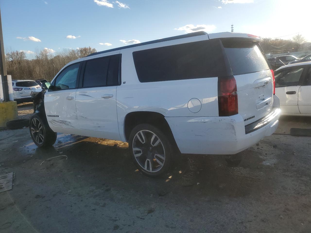 2019 Chevrolet Suburban VIN 1GNSKHKC0KR253379 Copart auction photo, front end / side damage thumbnail 2