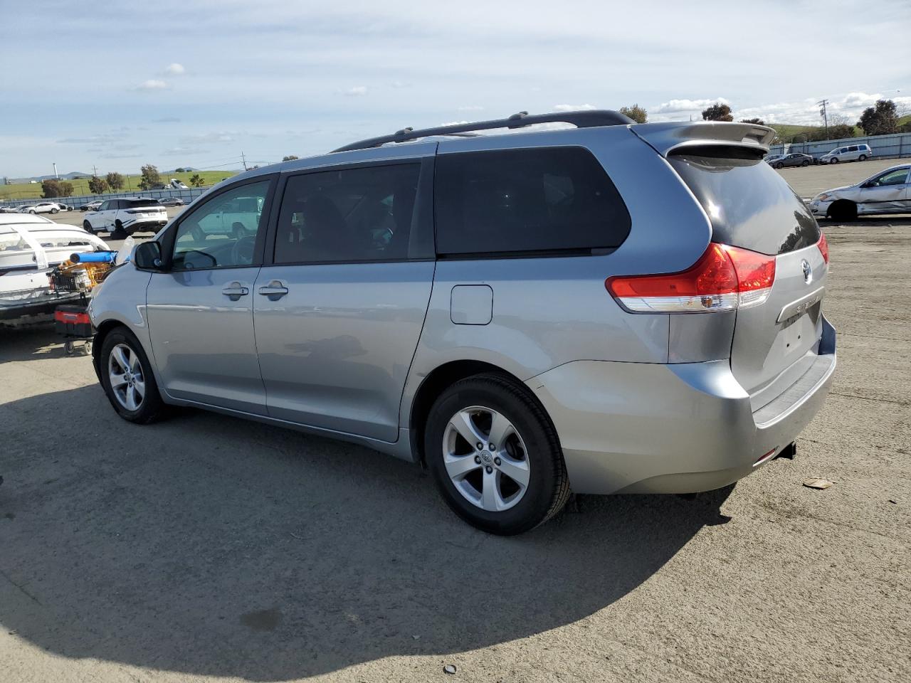2011 Toyota Sienna VIN 5TDKK3DC0BS135634 Copart auction photo, front end damage thumbnail 2