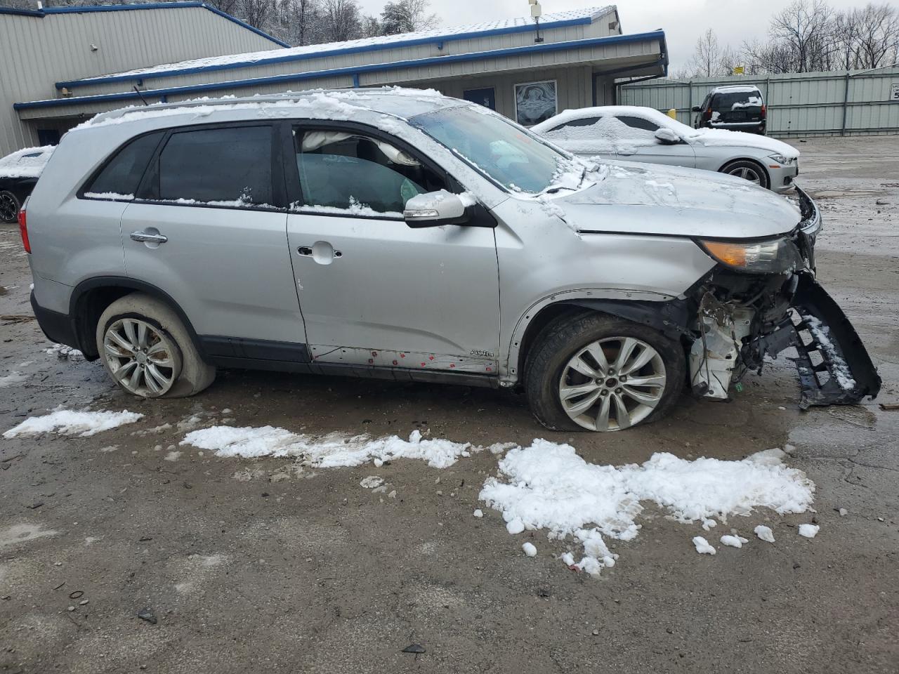 2011 KIA Sorento VIN 5XYKTDA25BG148164 Copart auction photo, front end / side damage thumbnail 4
