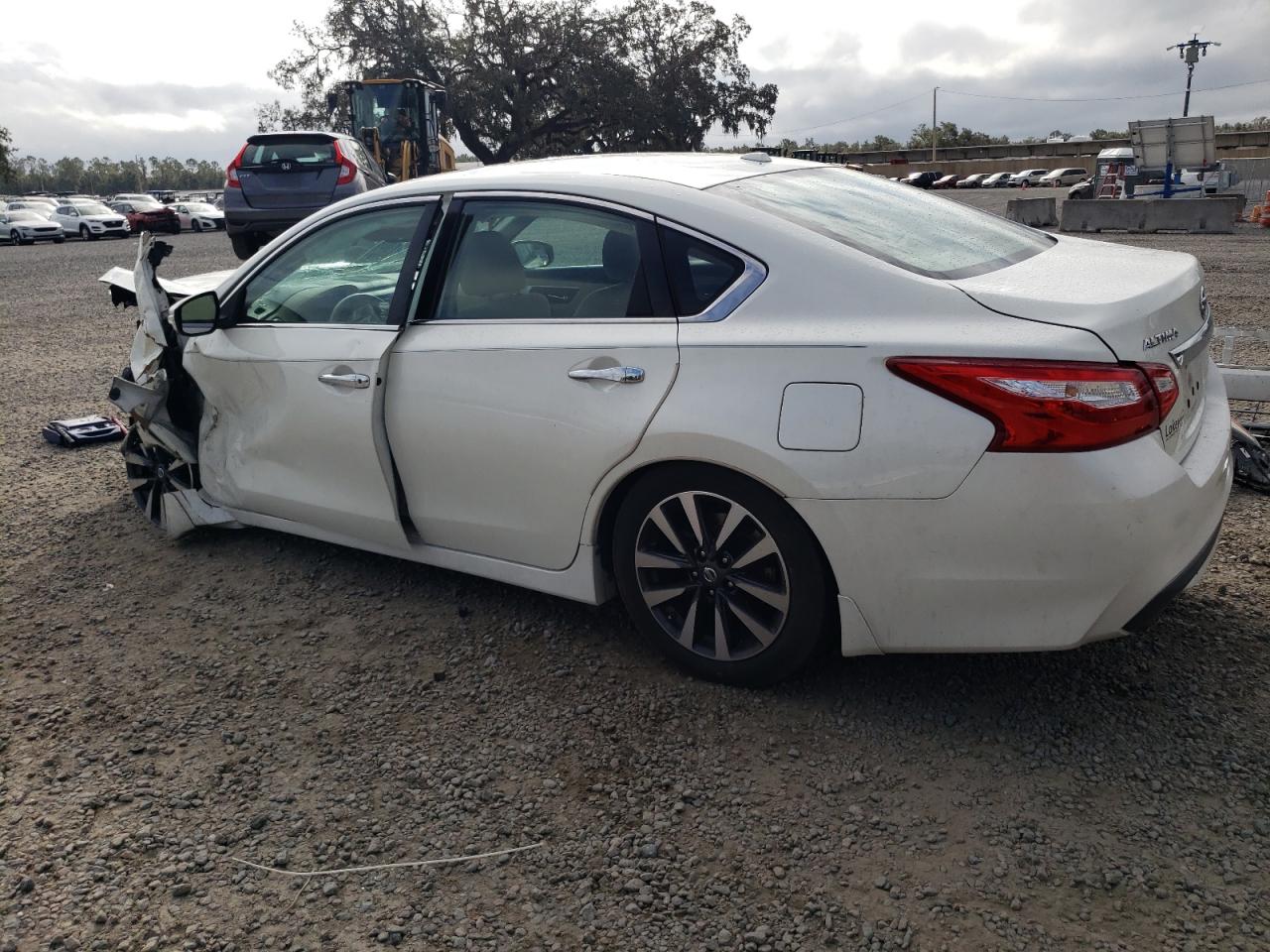 2017 Nissan Altima VIN 1N4AL3AP0HC470103 Copart auction photo, front end / side damage thumbnail 2