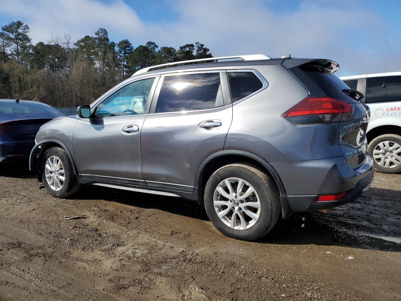2017 Nissan Rogue VIN 5N1AT2MT1HC881468 Copart auction photo, front end damage thumbnail 2