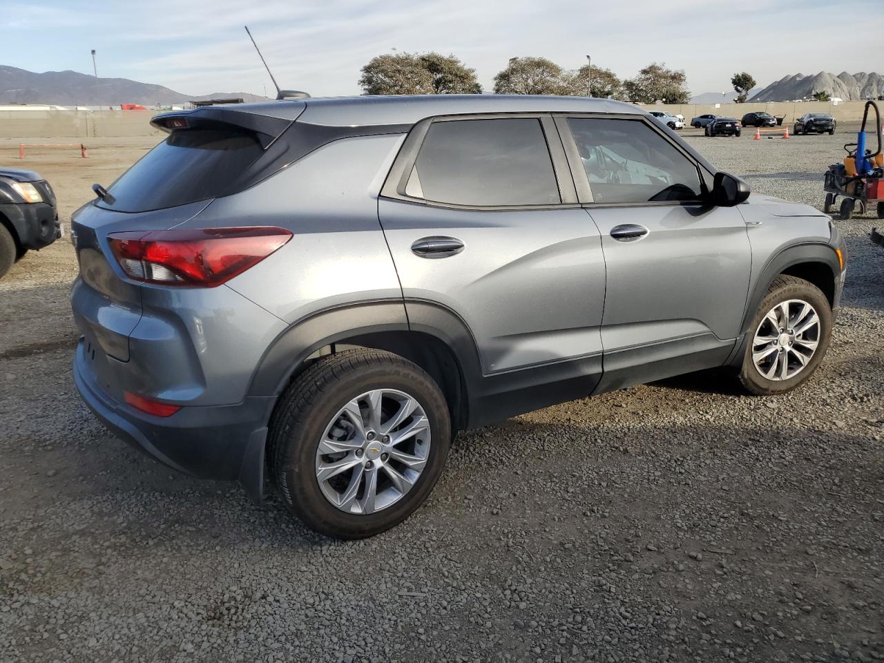2021 Chevrolet TrailBlazer VIN KL79MMS28MB026533 Copart auction photo, front end / side damage thumbnail 3