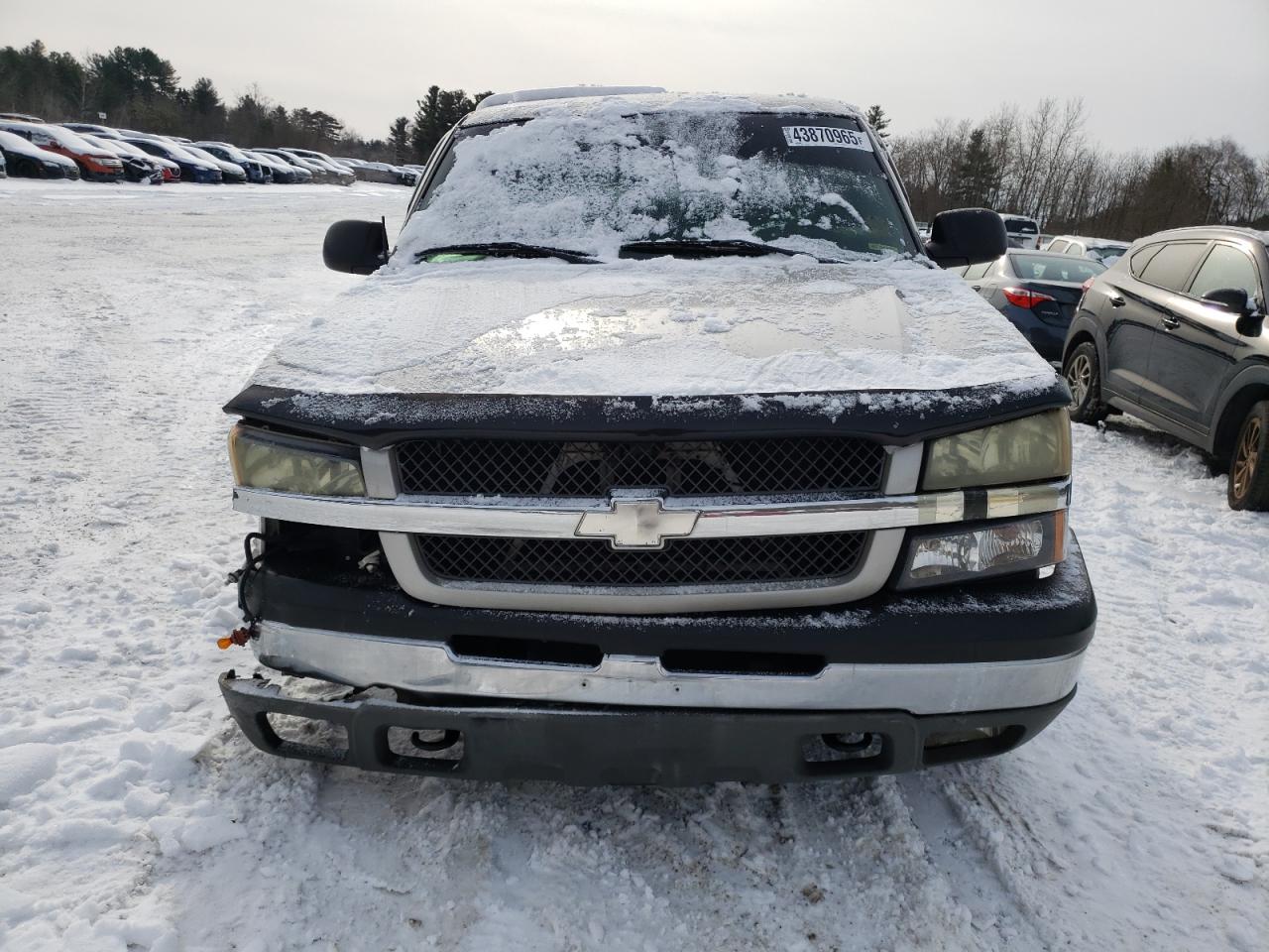 2004 Chevrolet Silverado VIN 2GCEK19T941221707 Copart auction photo, front end / undercarriage damage thumbnail 5