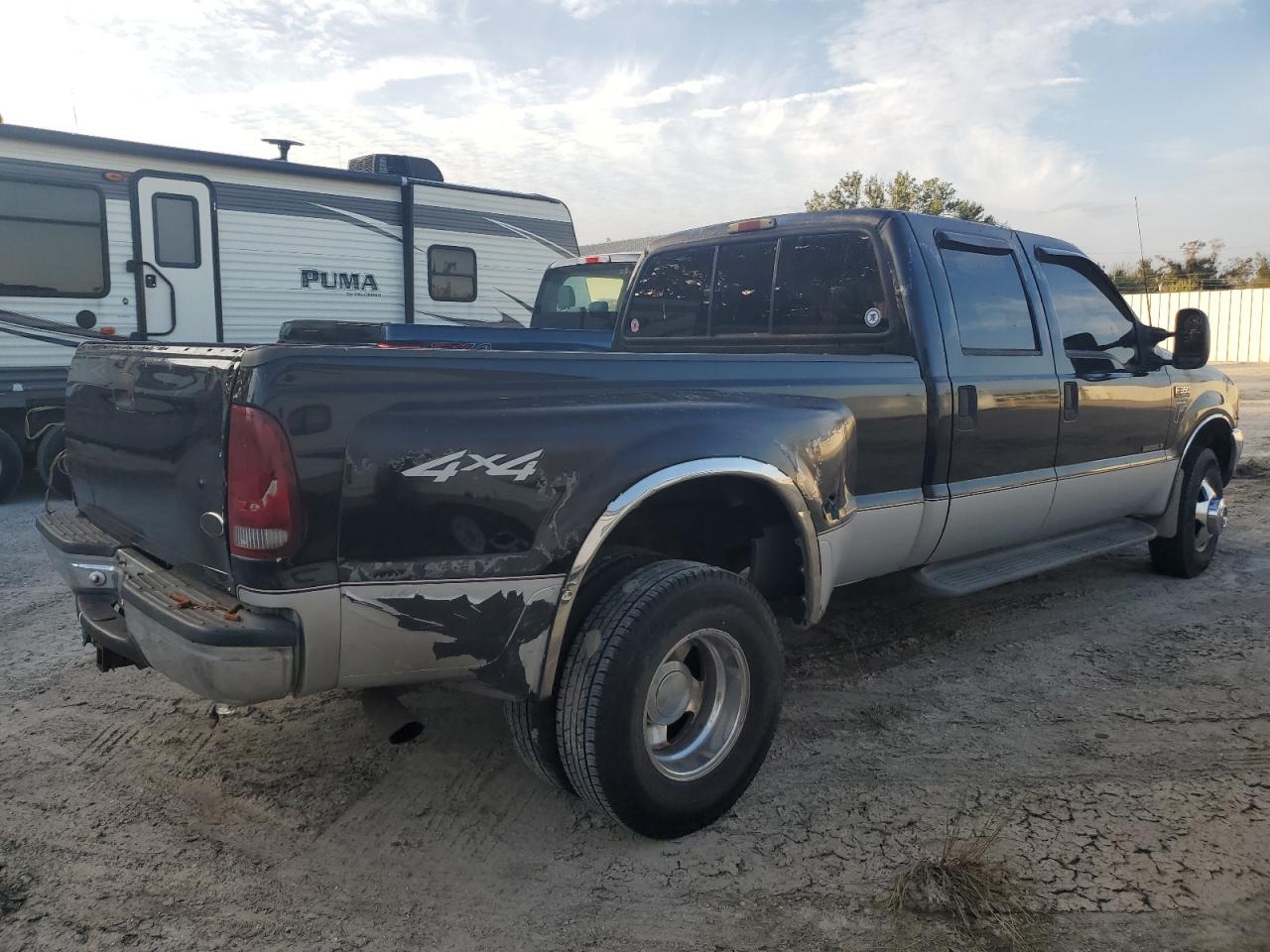 2001 Ford F350 VIN 1FTWW33FX1EA04510 Copart auction photo, top/roof damage thumbnail 3
