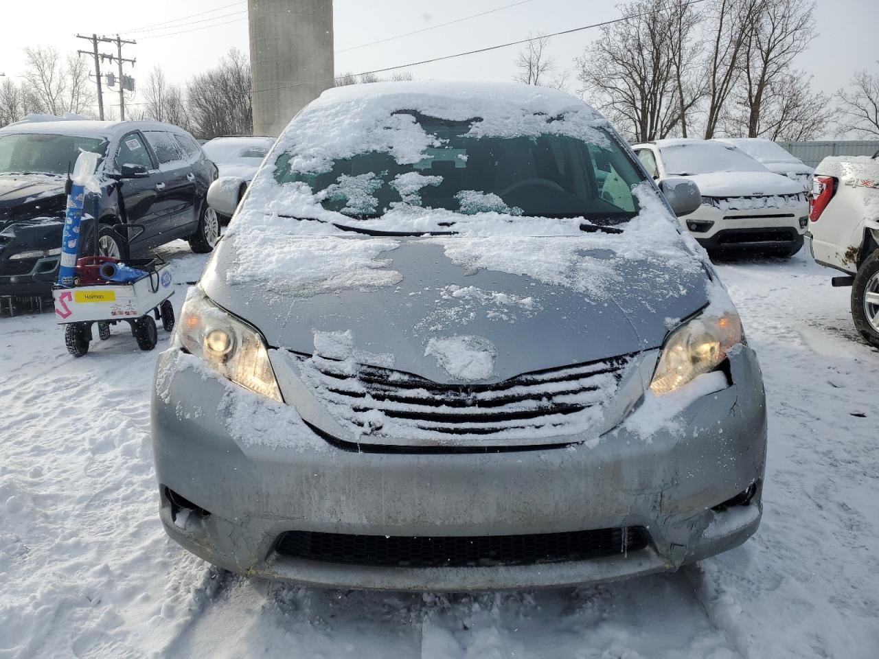 2011 Toyota Sienna VIN 5TDKK3DC8BS128916 Copart auction photo, rear end / front end damage thumbnail 5