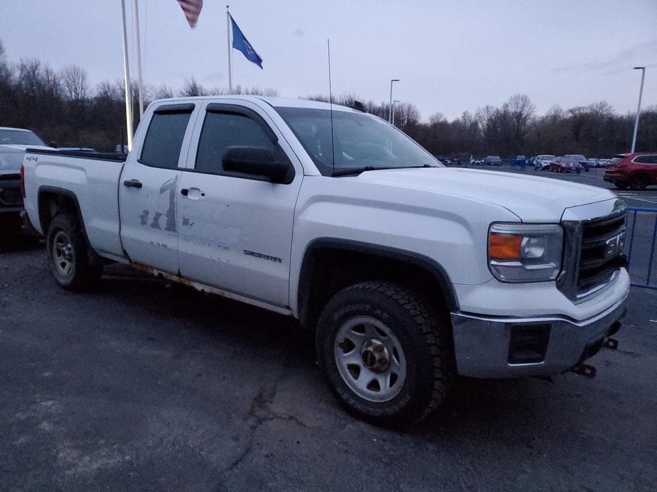 2015 GMC Sierra VIN 1GTV2TEC5FZ366822 Copart auction photo, minor dent/scratches damage thumbnail 4