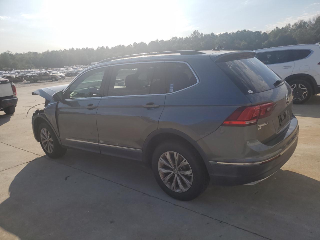 2018 Volkswagen Tiguan VIN 3VV2B7AX3JM143032 Copart auction photo, front end damage thumbnail 2
