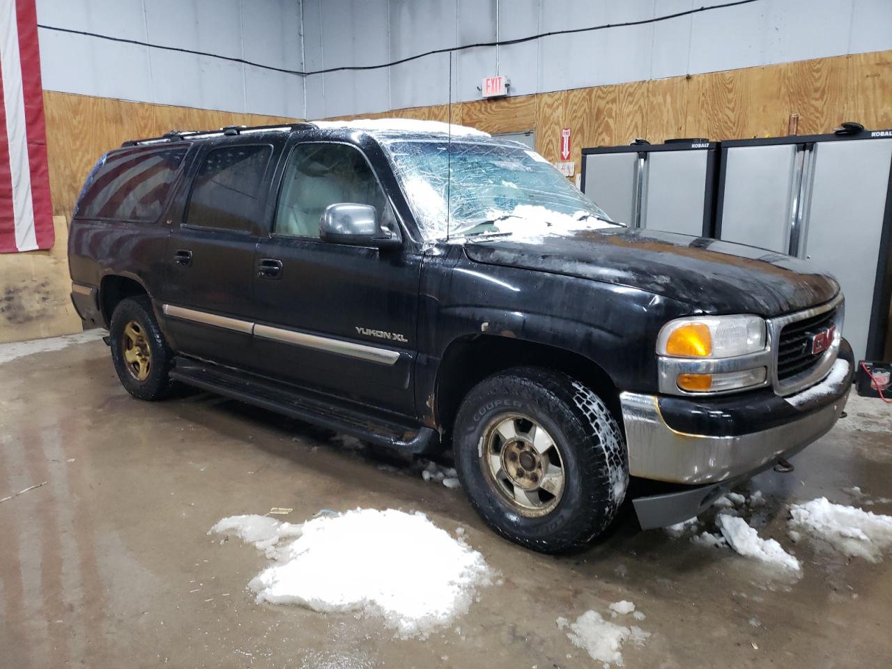 2000 GMC Yukon VIN 1GKFK16T2YJ165375 Copart auction photo, front end / minor dent/scratches damage thumbnail 4