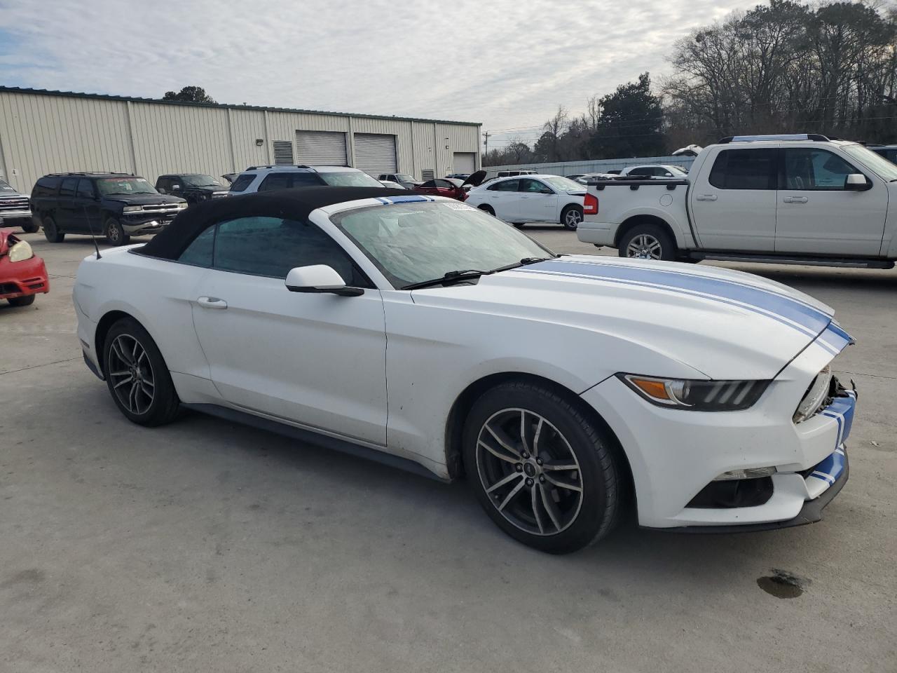 2015 Ford Mustang VIN 1FATP8UH2F5387062 Copart auction photo, front end damage thumbnail 4