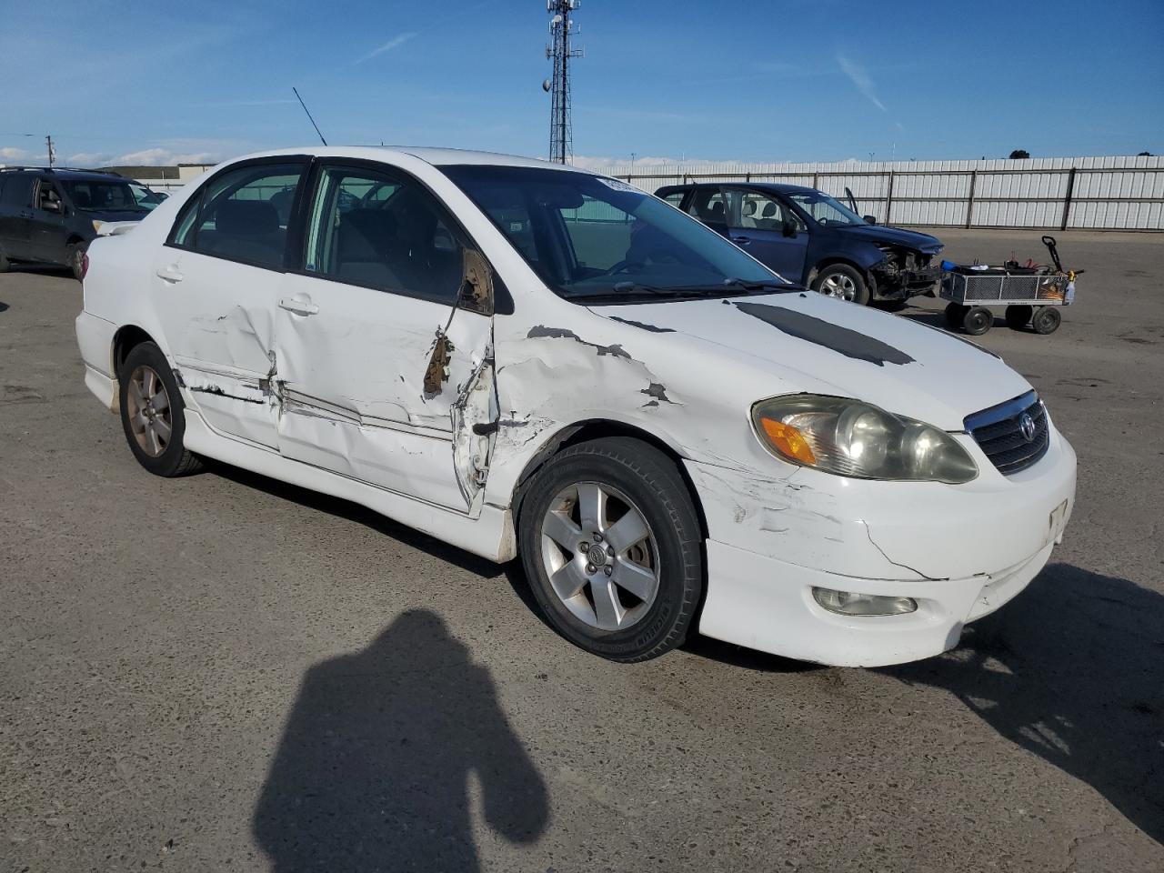 2005 Toyota Corolla VIN 1NXBR32E85Z413577 Copart auction photo, side / front end damage thumbnail 4