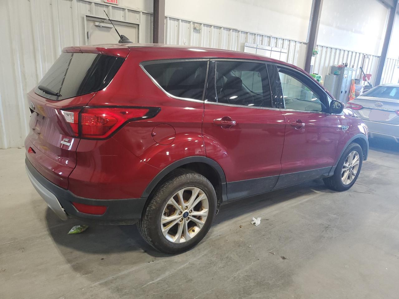 2019 Ford Escape VIN 1FMCU0GD9KUA88631 Copart auction photo, front end damage thumbnail 3