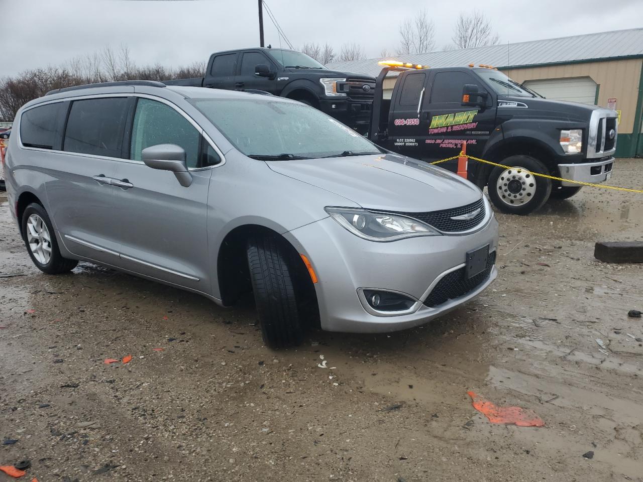 2017 Chrysler Pacifica VIN 2C4RC1BG3HR510052 Copart auction photo, front end damage thumbnail 4