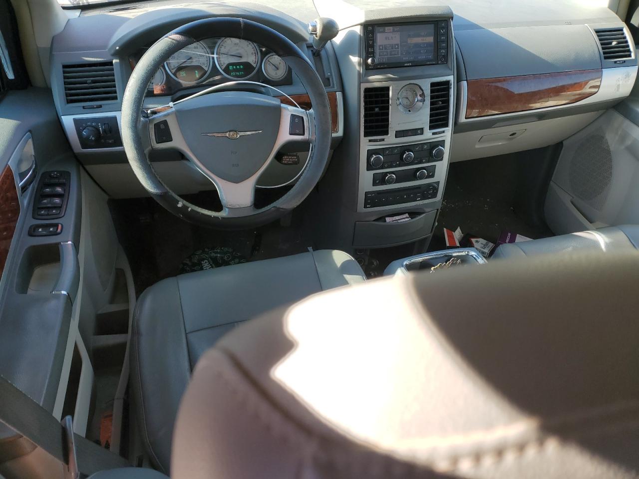 2009 Chrysler Town & Country VIN 2A8HR54199R513171 Copart auction photo, front end / side damage thumbnail 8