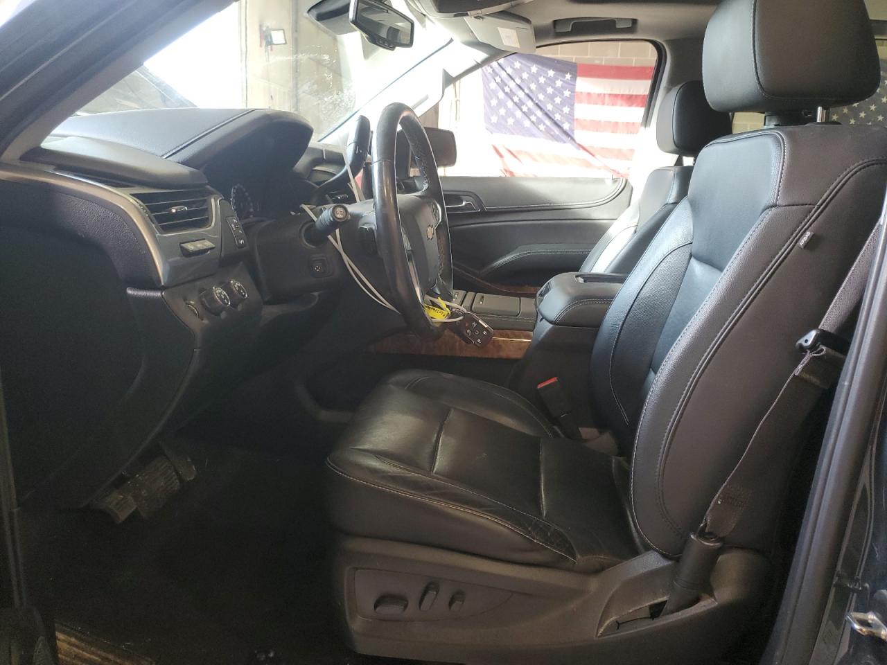 2020 Chevrolet Suburban VIN 1GNSKJKC7LR260712 Copart auction photo, side / front end damage thumbnail 7