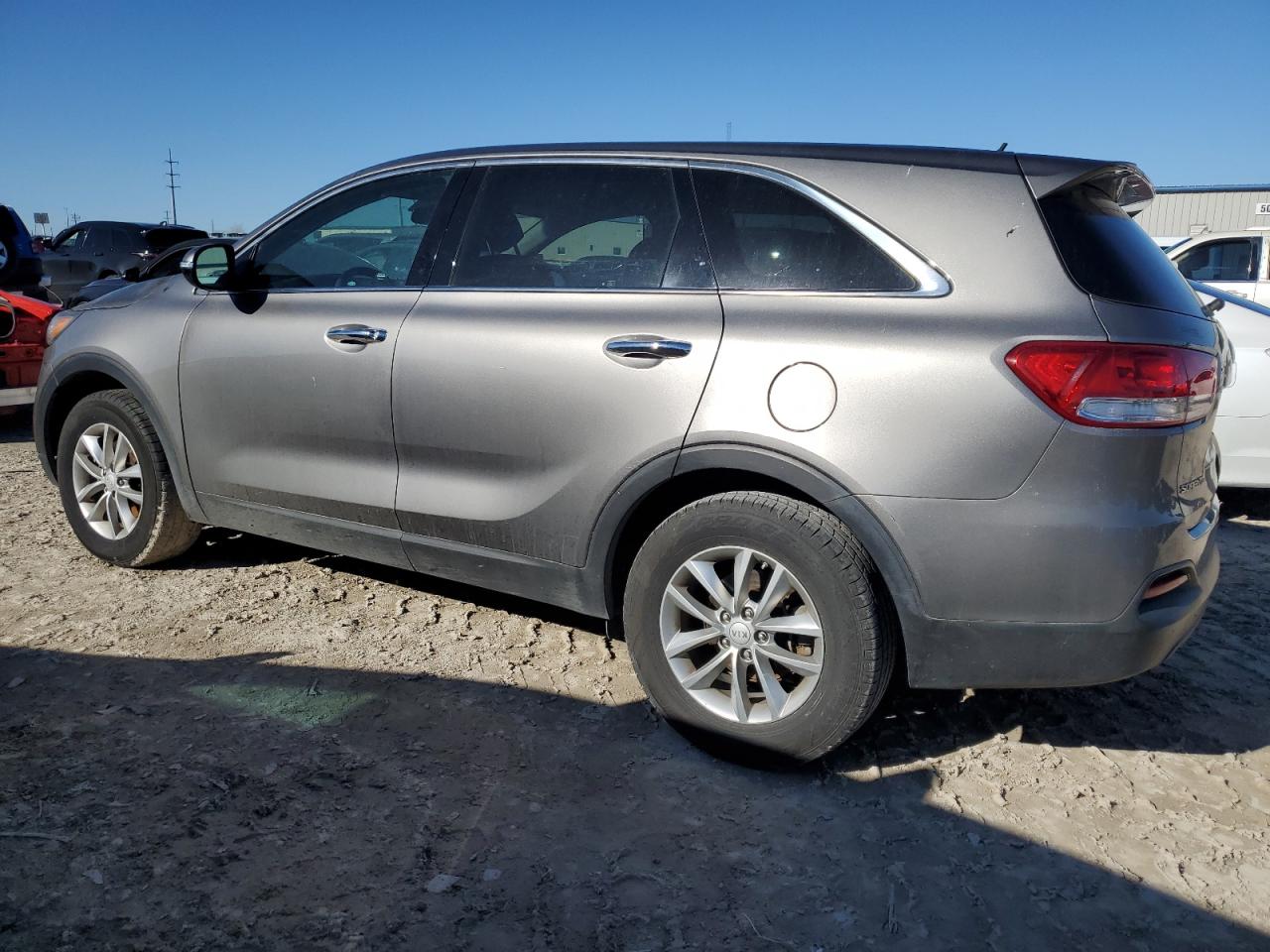 2018 KIA Sorento VIN 5XYPG4A36JG400554 Copart auction photo, burn damage thumbnail 2