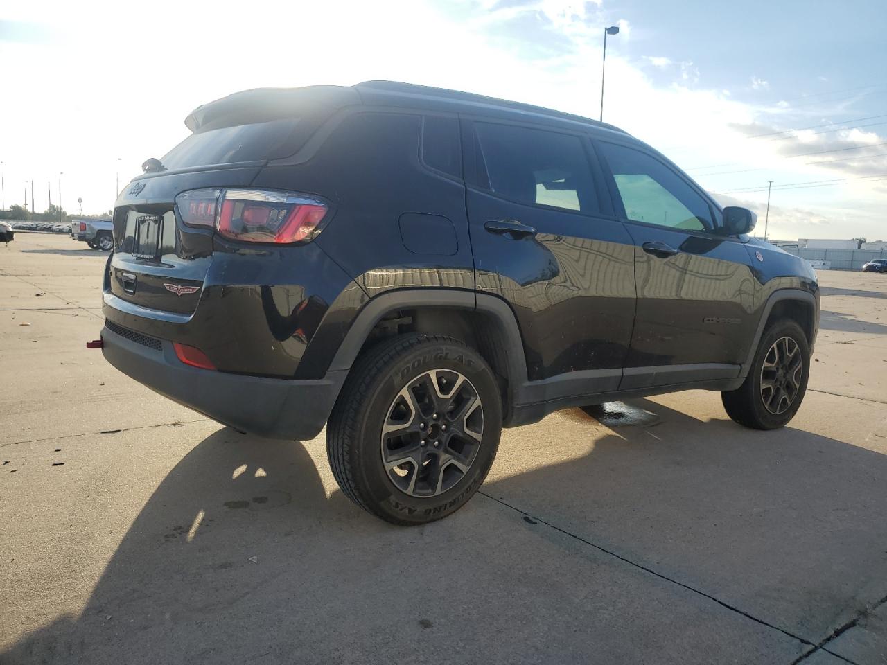 2019 Jeep Compass VIN 3C4NJDDB0KT671440 Copart auction photo, hail / minor dent/scratches damage thumbnail 3