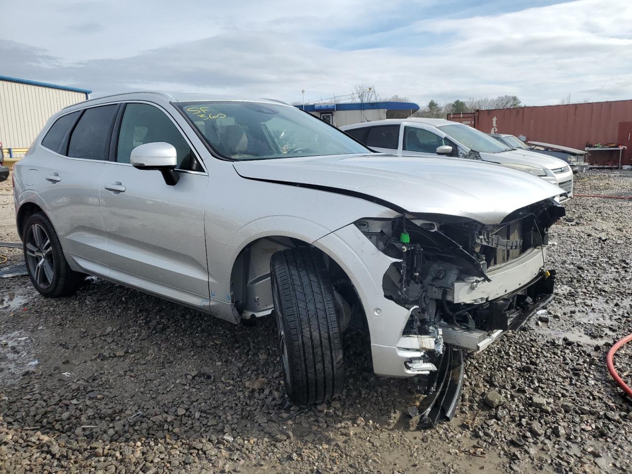 2019 Volvo XC60 VIN LYV102RK5KB214797 Copart auction photo, front end / minor dent/scratches damage thumbnail 4