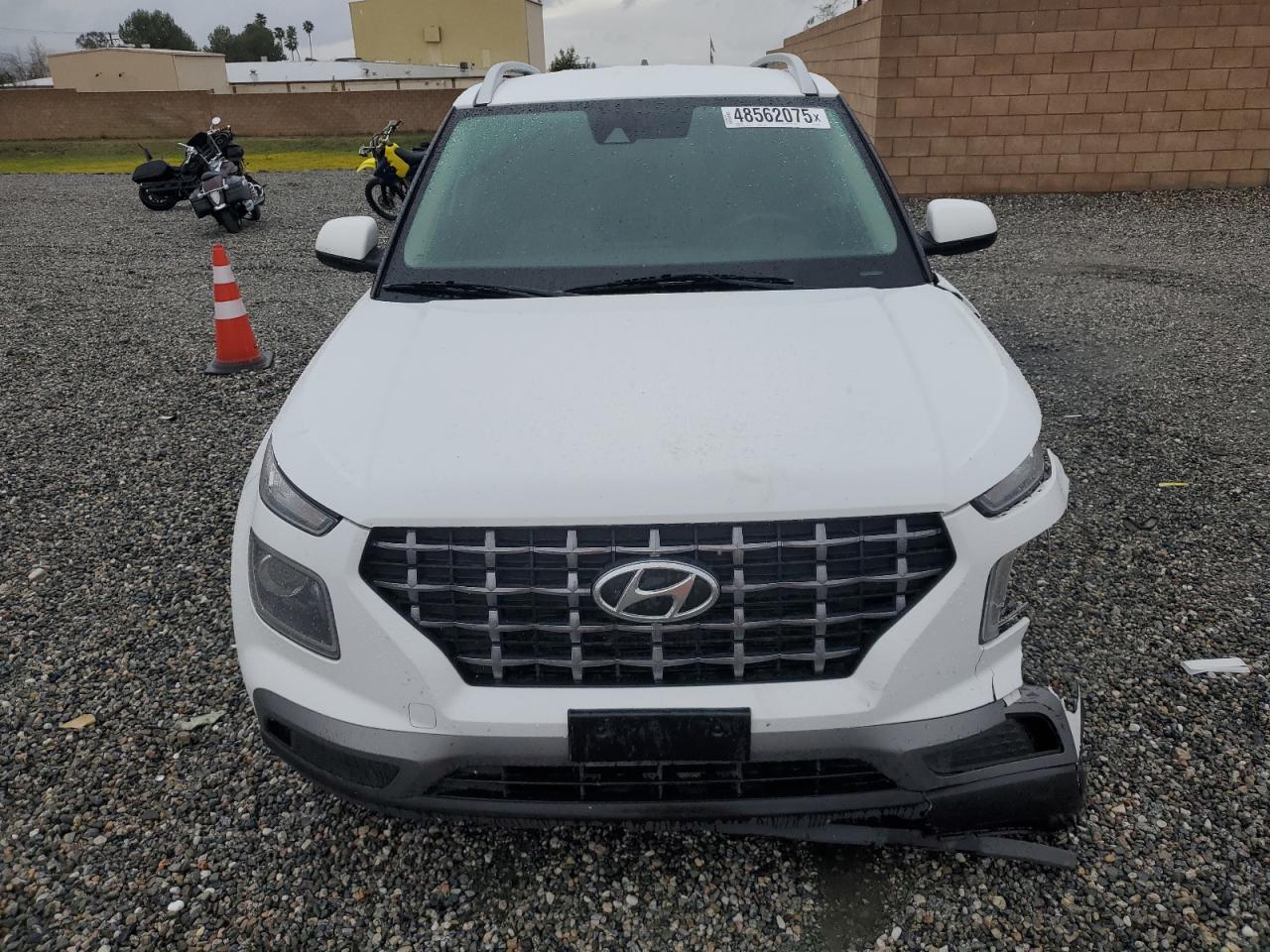 2020 Hyundai Venue VIN KMHRC8A3XLU040343 Copart auction photo, side / front end damage thumbnail 5