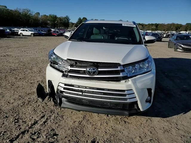 2019 Toyota Highlander VIN 5TDKZRFH9KS300278 Copart auction photo, front end / minor dent/scratches damage thumbnail 12
