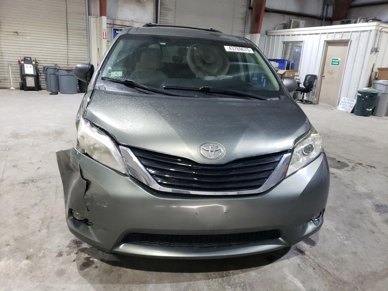 2011 Toyota Sienna VIN 5TDJK3DC2BS002725 Copart auction photo, front end damage thumbnail 5