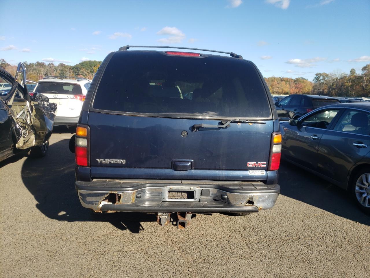 2004 GMC Yukon VIN 1GKEK13T64J315403 Copart auction photo, minor dent/scratches damage thumbnail 6