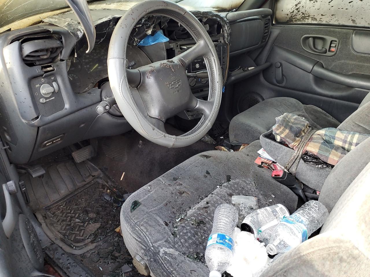 2000 Chevrolet S-10 Pickup VIN 1GCCS1958Y8233469 Copart auction photo, burn damage thumbnail 8