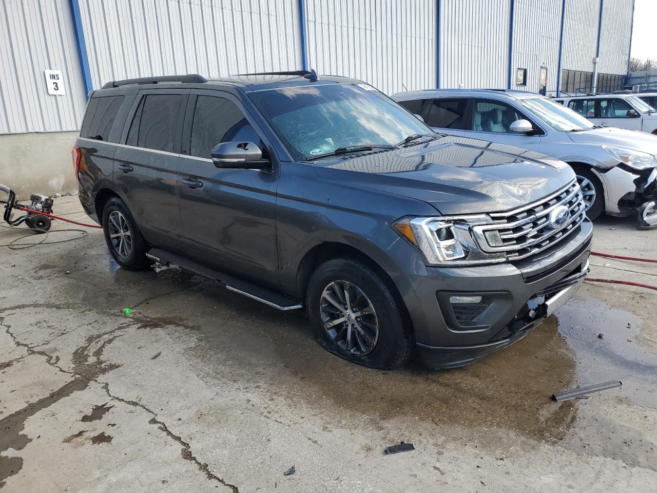 2018 Ford Expedition VIN 1FMJU1JT6JEA27582 Copart auction photo, front end damage thumbnail 4