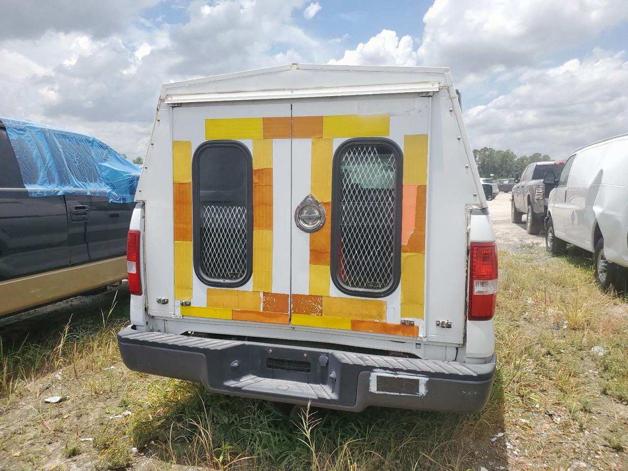 2007 Ford F-150 VIN 1FTRF12227KD33342 Copart auction photo, normal wear / minor dent/scratches damage thumbnail 6