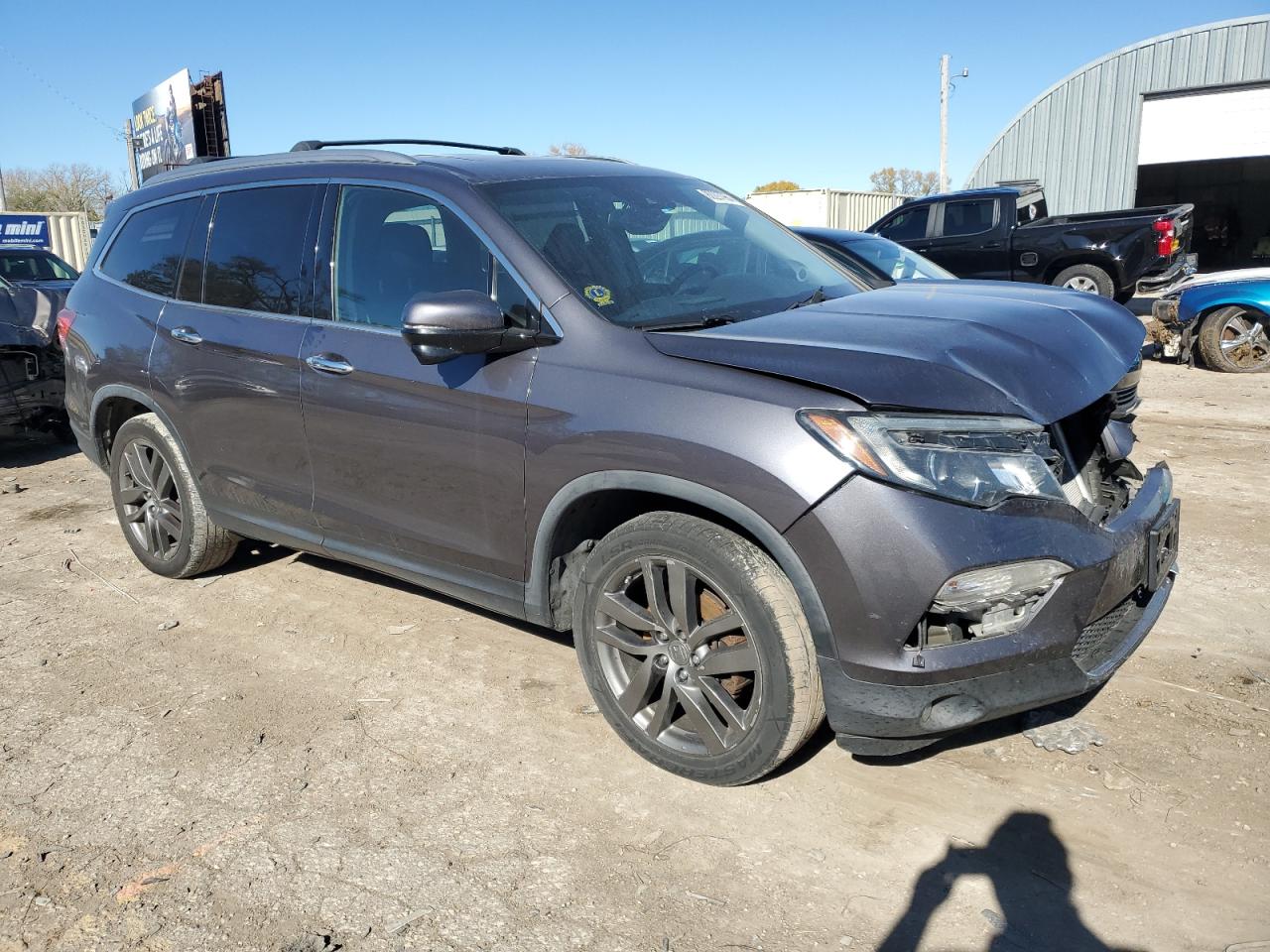 2017 Honda Pilot VIN 5FNYF6H92HB073620 Copart auction photo, front end / minor dent/scratches damage thumbnail 4