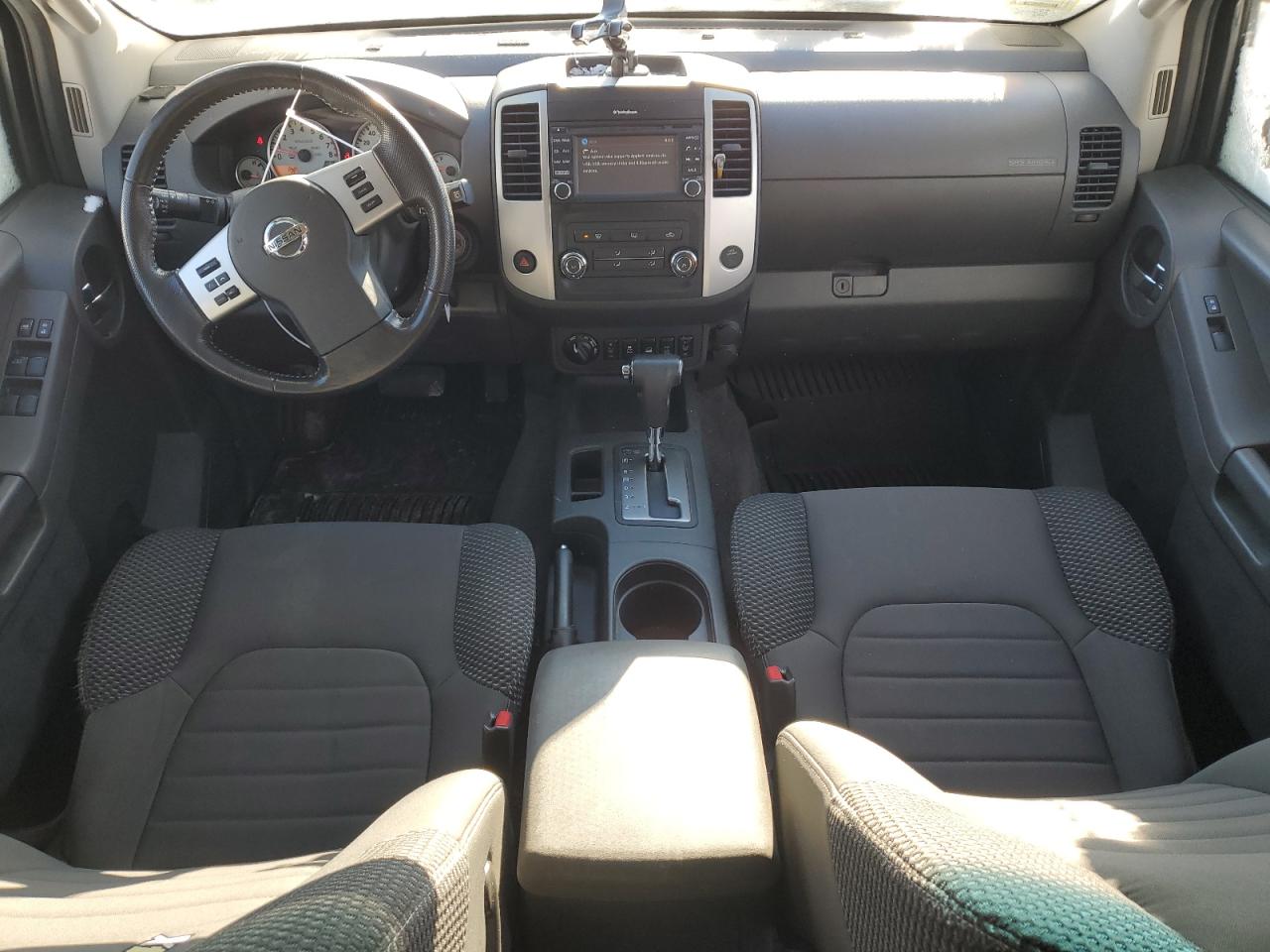 2015 Nissan XTerra VIN 5N1AN0NW3FN660155 Copart auction photo, rear end / minor dent/scratches damage thumbnail 8